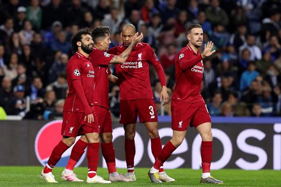 Liverpool celebra uno de sus goles contra Porto
