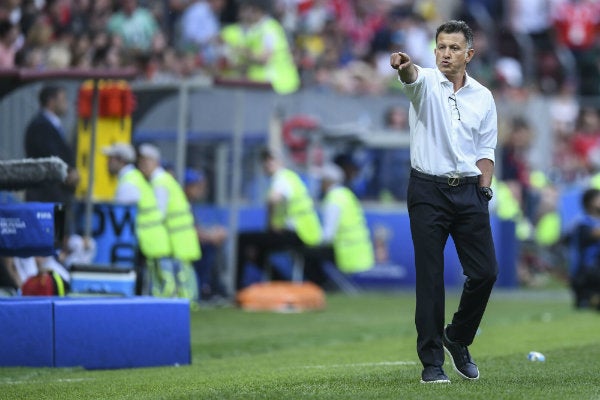 Osorio dirigiendo a la Selección Mexicana 