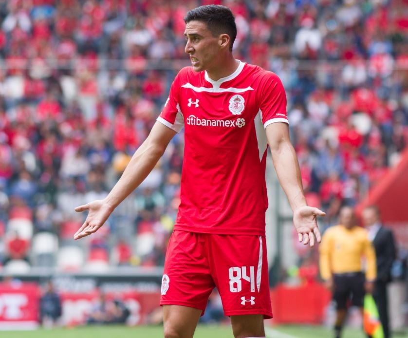 Adrián Mora, durante un juego del Toluca