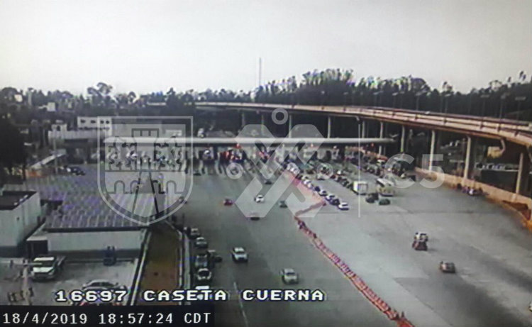 Salida de vehículos en la Caseta México-Cuernavaca