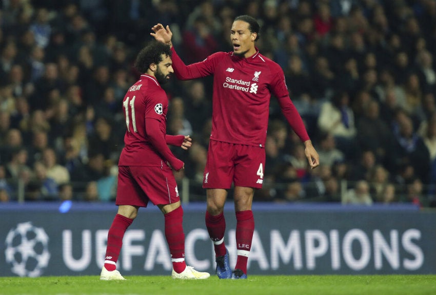 Van Dijk durante partido del Liverpool 