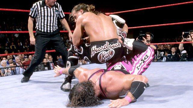 Shawn Michaels aplica la Francotiradora a Bret Hart