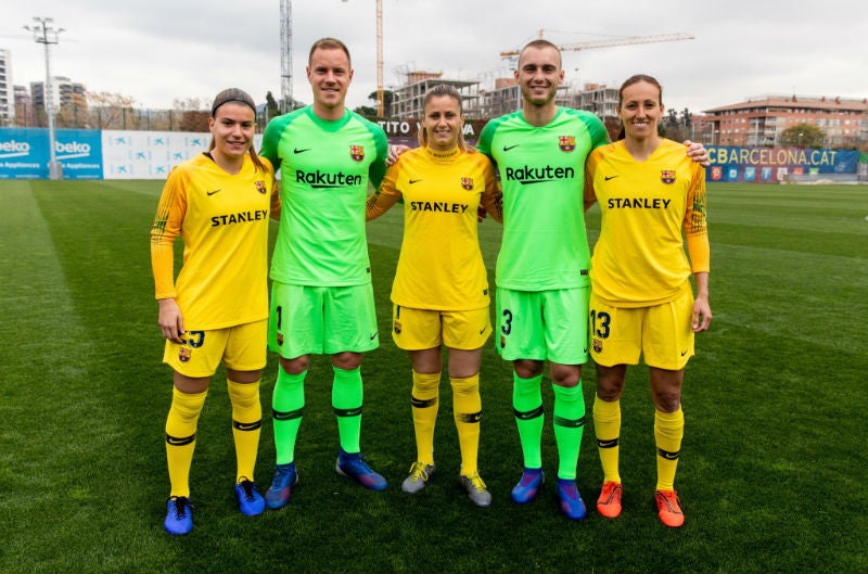 Tajonar (derecha) junto con los porteros del Barça Varonil y Femenino