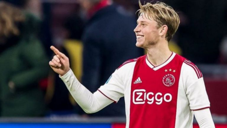 Frenkie De Jong durante un partido con el Ajax
