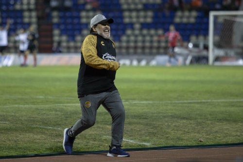 Maradona celebra una anotación frente a Mineros 