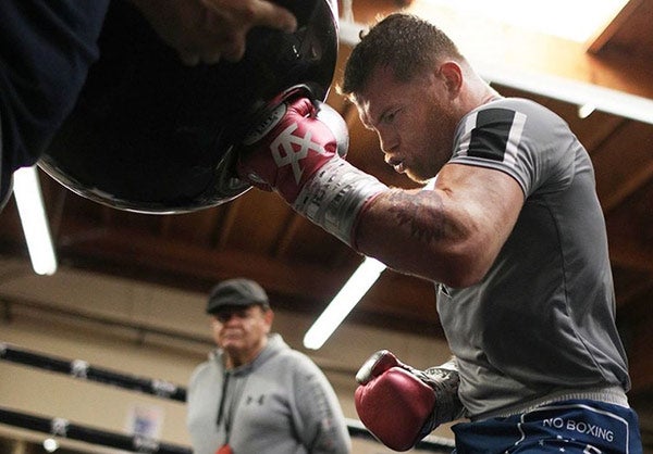 Canelo se prepara para su pelea contra Jacobs