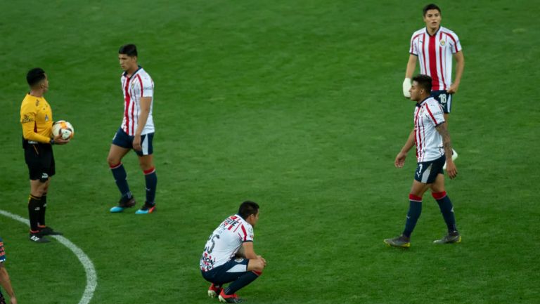 Jugadores de Chivas se lamentan tras derrota contra Puebla