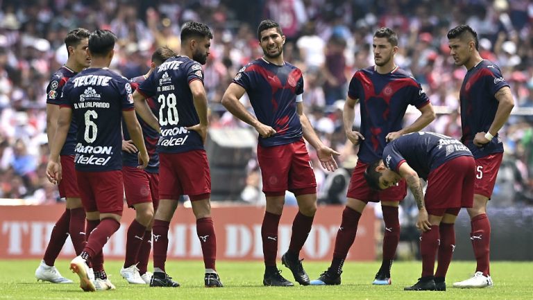 Chivas en lamento durante un encuentro ante Pumas