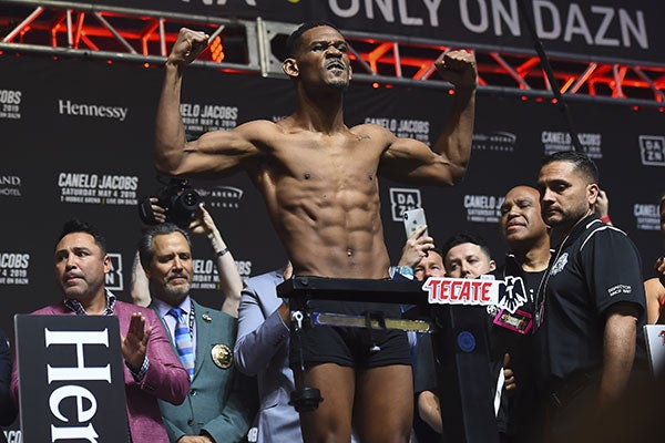 Jacobs, durante pesaje previo a pelea vs Canelo