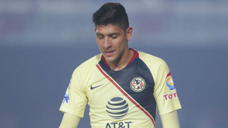 Álvarez cabizbajo tras su participación en Veracruz vs América
