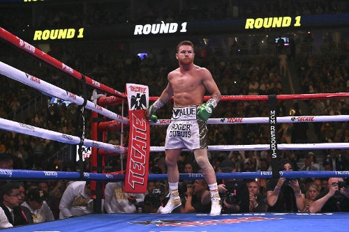 Álvarez durante la pelea contra Jacobs