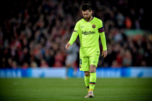 Messi en lamento tras un gol del Liverpool 