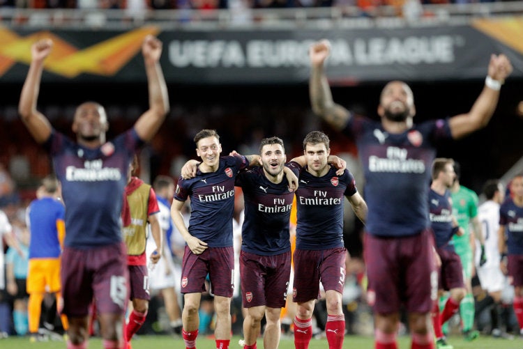 Arsenal festeja triunfo ante el Valencia