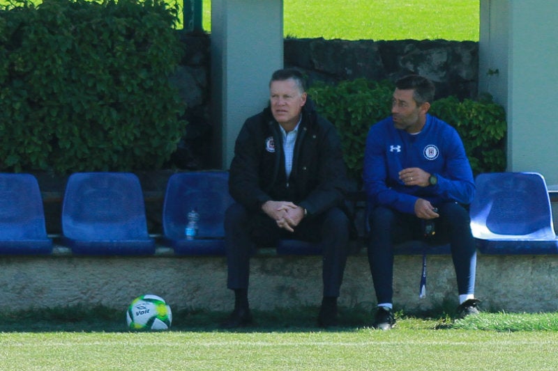 Ricardo Peláez y Pedro Caixinha en un entrenamiento del Azul