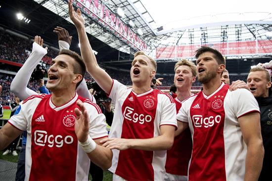 Frenkie de Jong celebra título de Liga con el Ajax