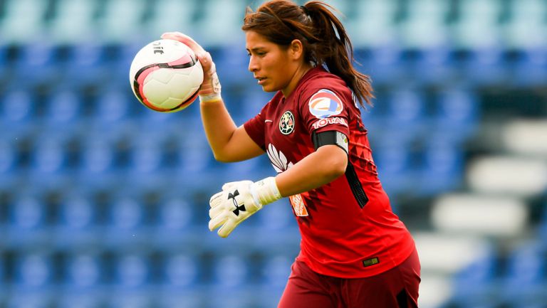 Cecilia Santiago, durante un duelo con América