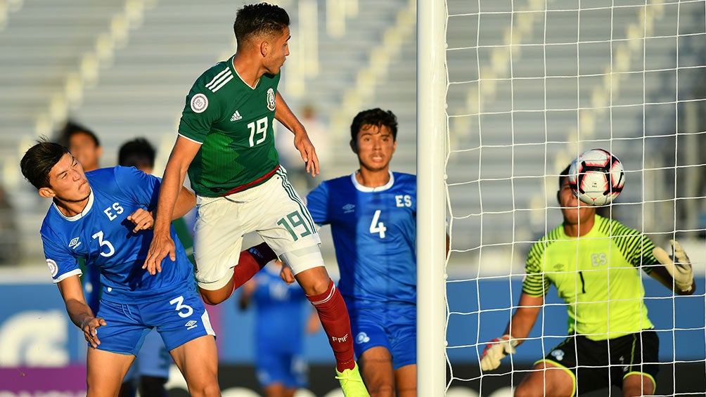 López anota de cabeza en el Premundial de Concacaf ante El Salvador