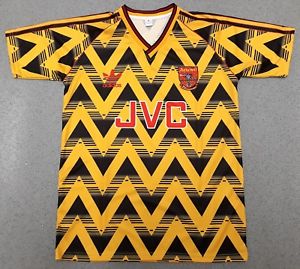 Jersey del Arsenal, apodado 'Bruised Banana'