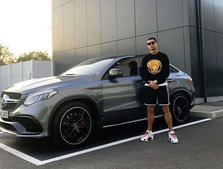 Cristiano Ronaldo presume su extenso garage