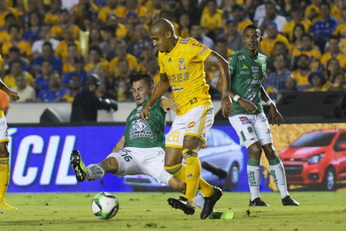 Jugadores de Tigres y León en la Final de Ida 