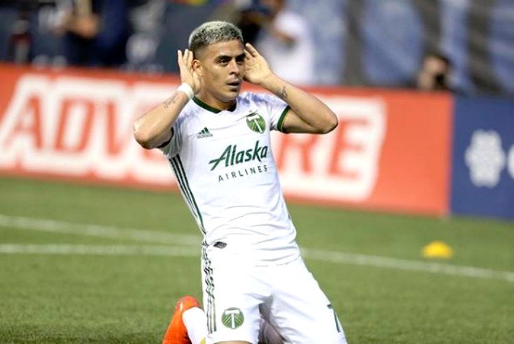 Brian Fernández festeja un gol con Portland