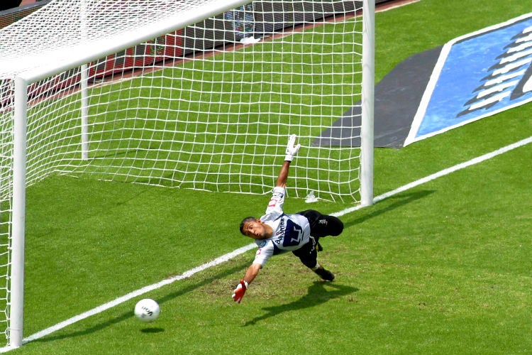 Sergio Bernal, durante la ronda de penaltis ante Chivas