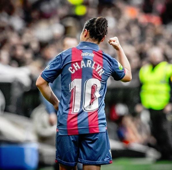 Chalyn Corral en un partido con el Levante 