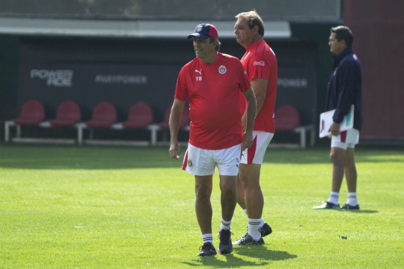 Tomás Boy durante una práctica de pretemporada de Chivas