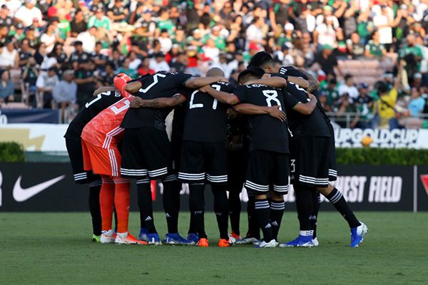 Jugadores de México previo a un partido 