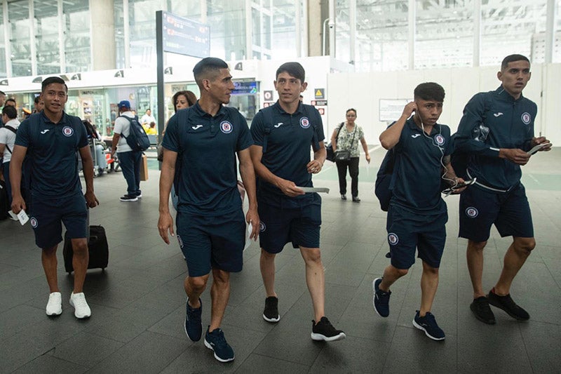 Jugadores de Cruz Azul parte rumbo a Oaxaca