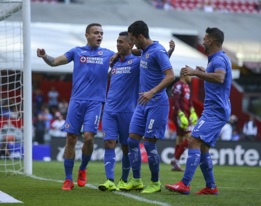 Cruz Azul festeja anotación en ele Estadio Azteca 