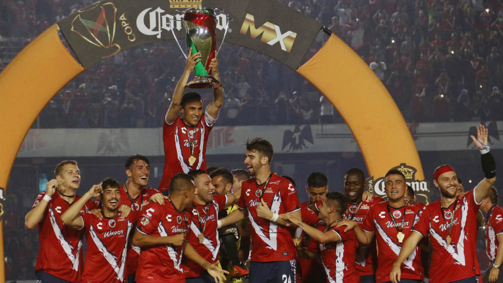 Leo levanta el Título de Copa MX del Veracruz