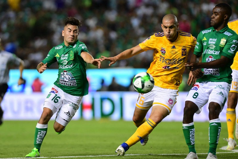 Jorge Torres Nilo disputa un balón en la Final del C2019