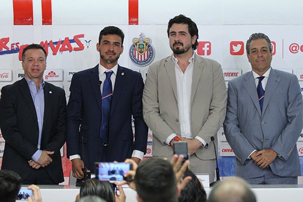 Alanís, previo a su presentación con Chivas