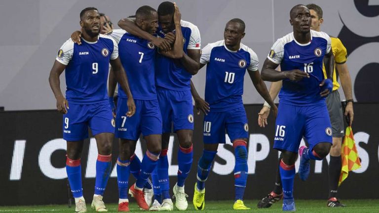 Haití festeja gol de Bazile ante Canadá