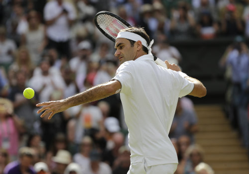 Federer en acción en Wimbledon