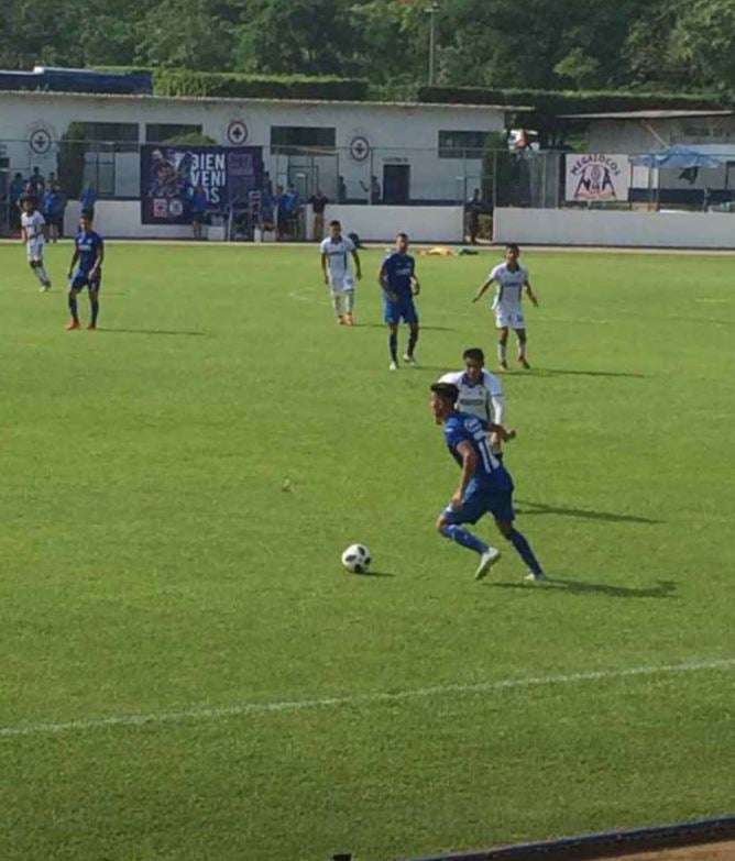 Fernández, con la '10' en la espalda en un amistoso de Cruz Azul