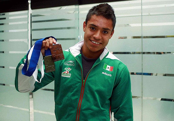 Kevin Chávez luce un par de medallas