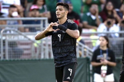 Jiménez celebra un gol con el Tricolor 