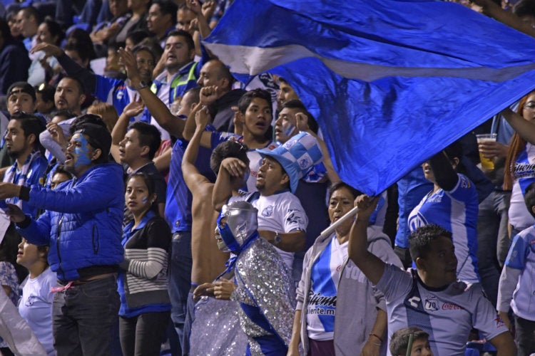 Afición de Pueble alienta al equipo durante el Clausura 2019