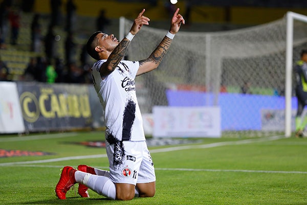 Gustavo Bou tras un gol con Xolos