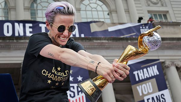 Megan Rapinoe en el desfile por el título de Estados Unidos