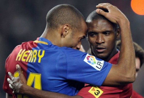 Thierry Henry y Eric Abidal en su etapa como blaugranas 