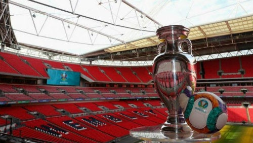 Trofeo de la Eurcopa en Wembley Stadium