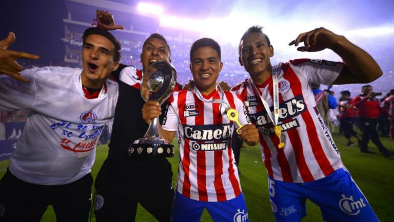 Jugadores de Atlético San Luis festejan el título del C2019 del Ascenso