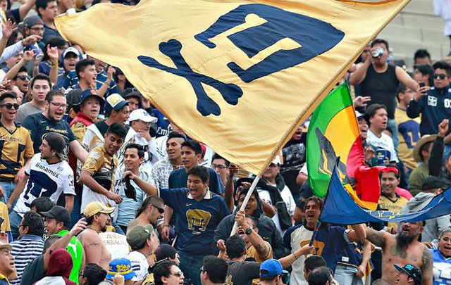 Afición de Pumas apoya a su equipo en duelo de Liga MX