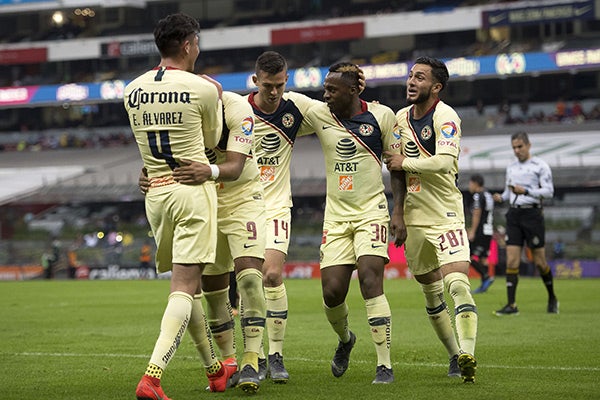 Edson celebra gol con América