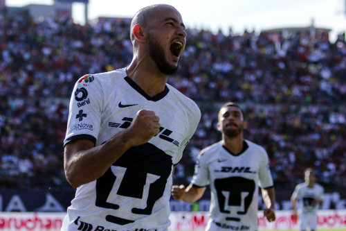 González celebra un gol frente a San Luis 