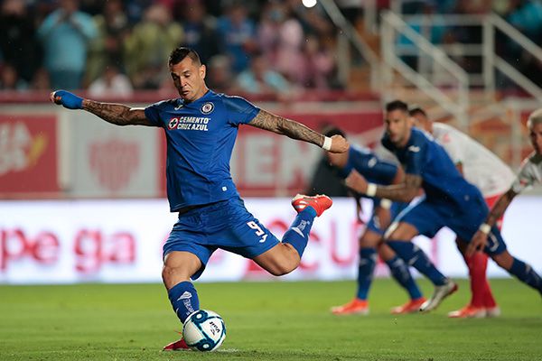 El momento en que Caraglio cobró el penalti para Cruz Azul