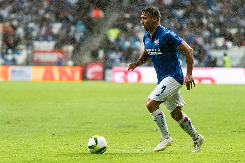 Martín Cauteruccio en un partido de Cruz Azul